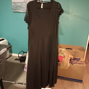 Elegant Black Maxi Dress with Lace Detail